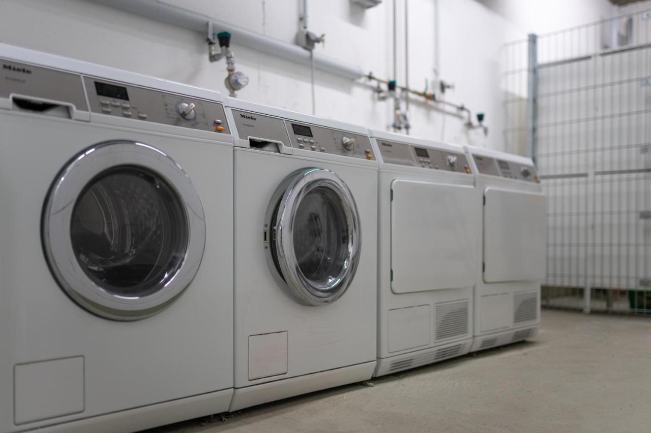 Hostel MHG Exteriér fotografie Commercial laundry