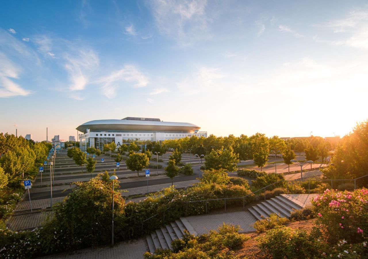 Hostel MHG Exteriér fotografie The stadium at sunset