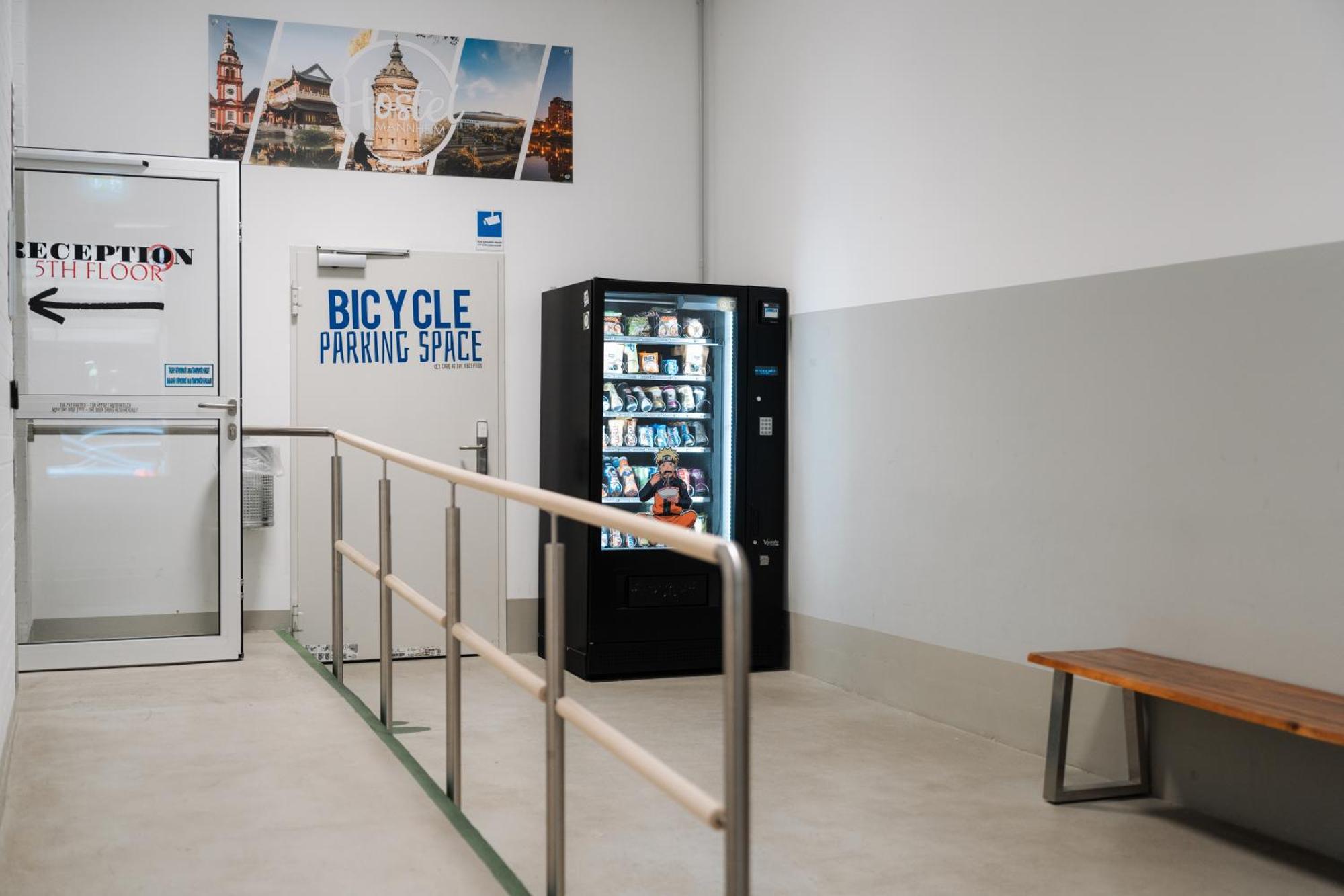 Hostel MHG Exteriér fotografie A vending machine in a bicycle parking garage