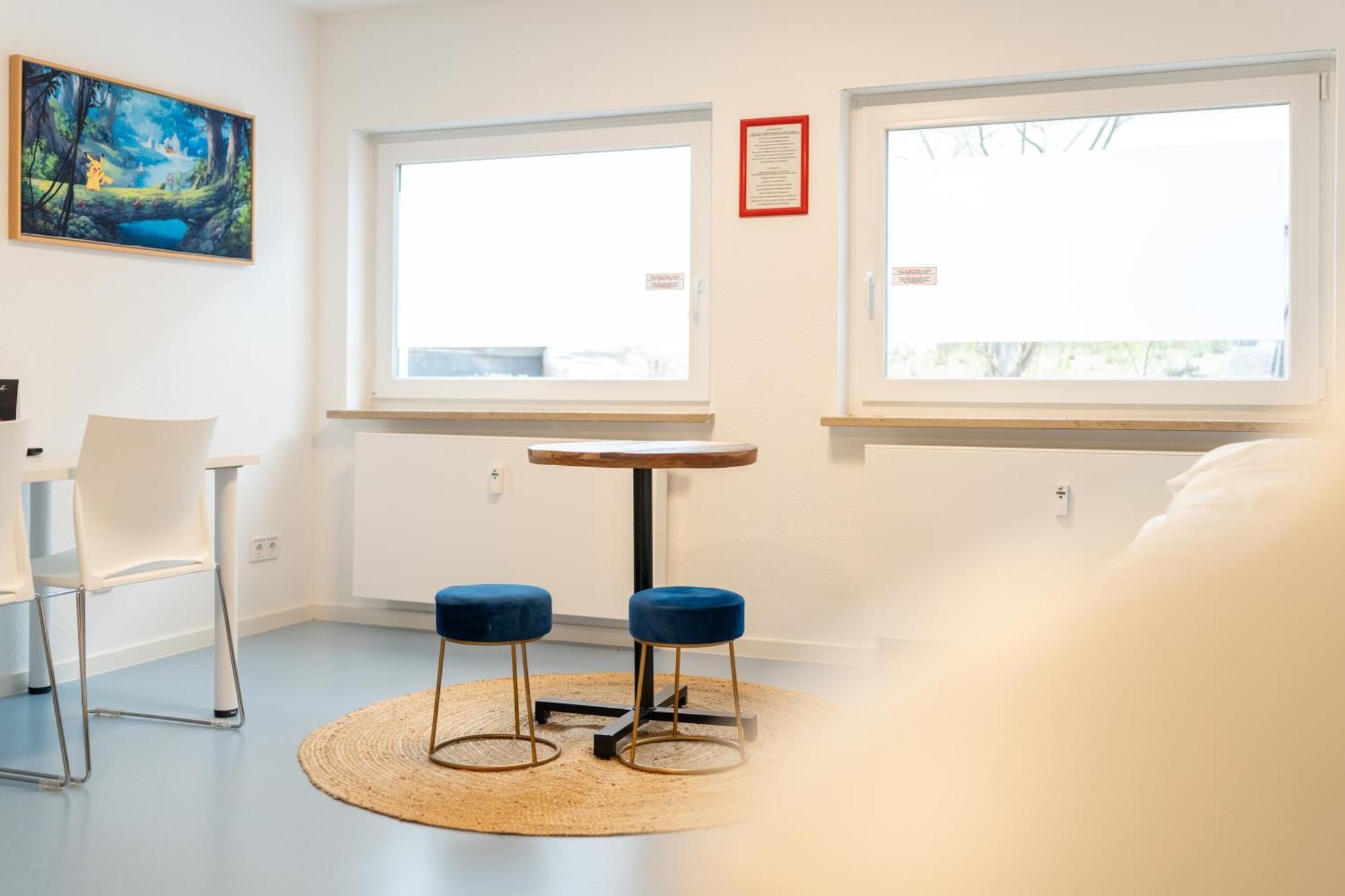 Hostel MHG Exteriér fotografie The waiting room of the clinic