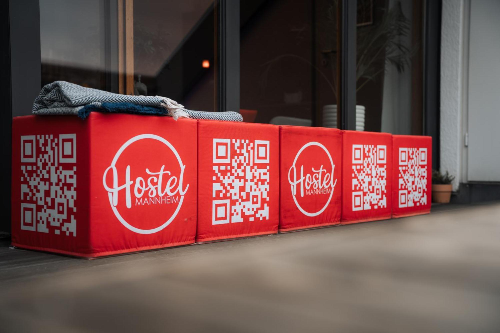 Hostel MHG Exteriér fotografie QR codes on a bench