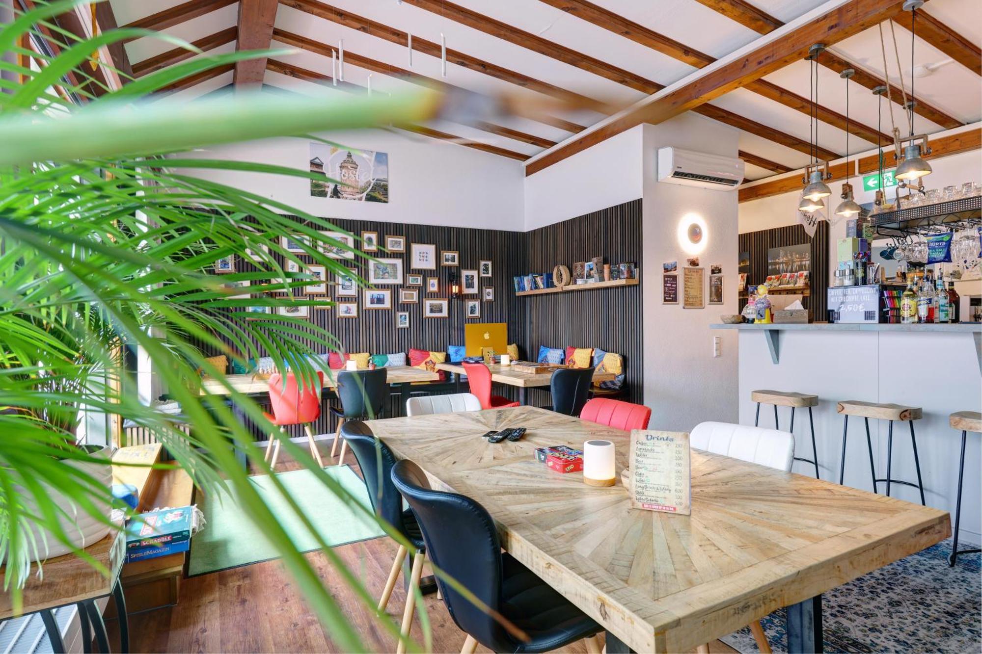 Hostel MHG Exteriér fotografie The interior of the restaurant