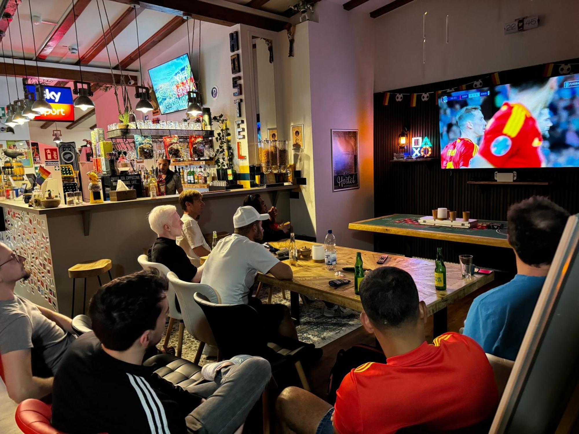 Hostel MHG Exteriér fotografie Sky Sports broadcast of the 2019 Tour de France